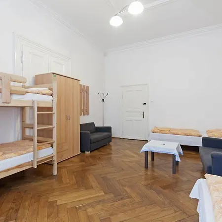 Gallery Hostal *